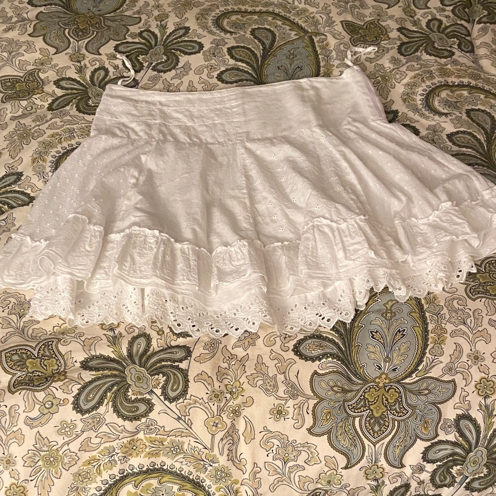 Elegant White Layered Mini Skirt - Picture 11 of 15